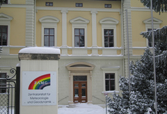 Das Hauptgeb&auml;ude der ZAMG im Winter