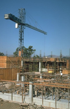 Kran auf Baustelle / Quelle: &copy; Jupiterimages