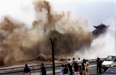 Eintreffen des Tsunamis an der Küste 2004
