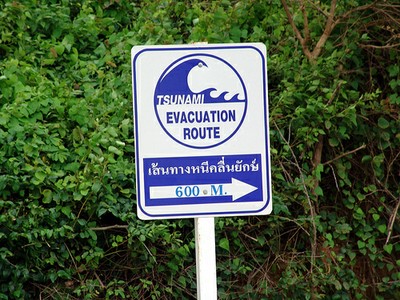 Tsunami Notfalls Evakuierungsschild 