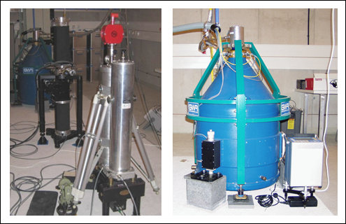 Experiment (links) zur Kalibrierung des Supraleitenden Gravimeters (rechts) im Conrad Observatorium. © ZAMG Geophysik