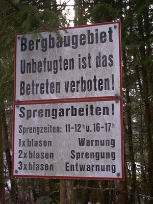 Warnschild Sprengung