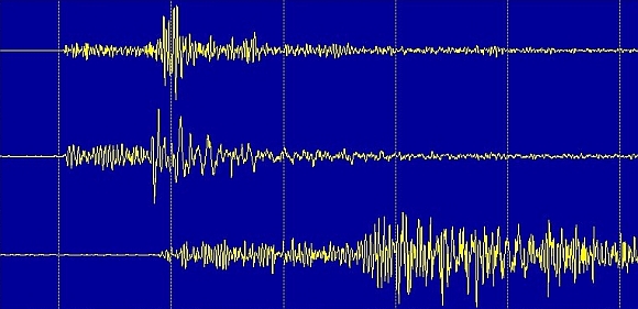 Registrierung des Erdbebens östlich von Fügen, Tirol, am 26. Juni 2012 um 16:22 Uhr MESZ an den Stationen WATA (oben), WTTA (Mitte) und MOTA (unten) des Österreichischen Erdbebendienstes. © ZAMG Geophysik 