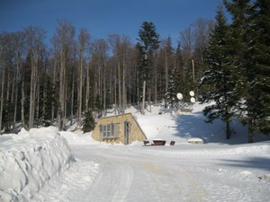 Conrad Observatorium - Eingang Winter