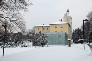 ZAMG Wien Hohe Warte: Hann-Haus und Messgarten im Winter